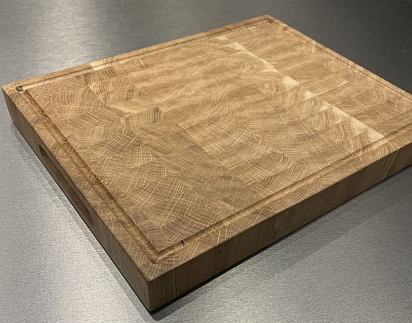 Beispiel: Schneidebrett mit Saftrille