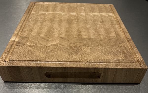 Beispiel: Griffmulde mittig am Schneidebrett